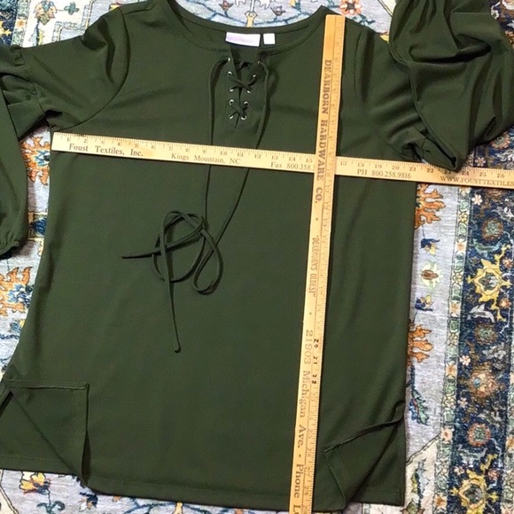 ⚜️ BELLE by Kim Gravel Green Knit Peasant Grommet Tie Long Sleeve Popover Tunic - Picture 6 of 7